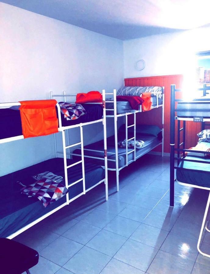 Larios Cool Hostel Malaga Bagian luar foto