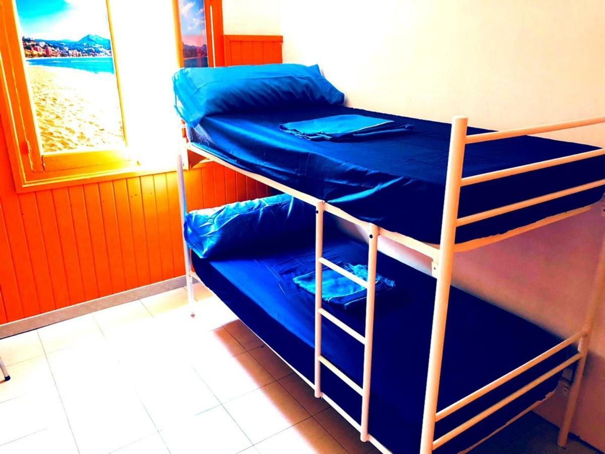 Larios Cool Hostel Malaga Bagian luar foto
